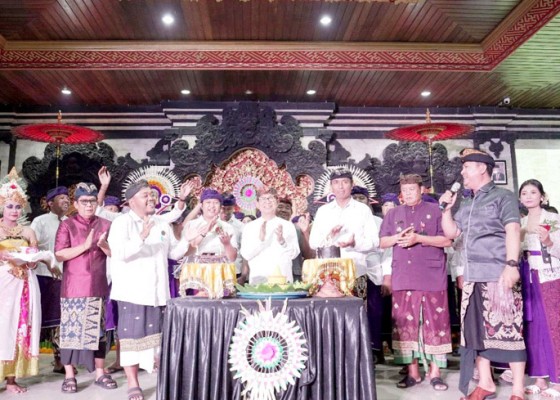 Nusabali.com - sekda-adi-arnawa-hadiri-hut-ke-43-st-widya-dharma