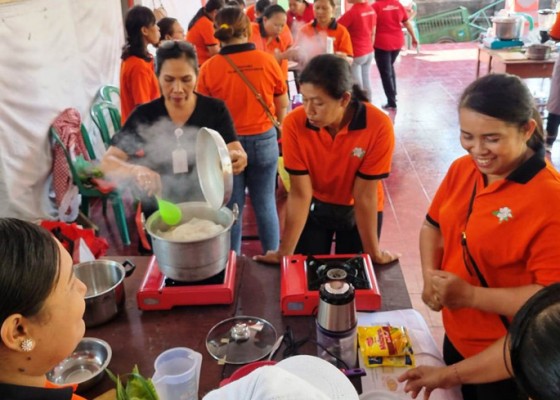 Nusabali.com - kelurahan-peguyangan-rembug-stunting-gelar-pelatihan-pembuatan-makanan-tambahan-balita