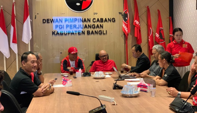 www.nusabali.com-pendaftaran-paslon-dari-pdip-ke-kpu-diramaikan-parade-budaya