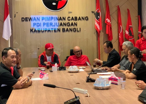 Nusabali.com - pendaftaran-paslon-dari-pdip-ke-kpu-diramaikan-parade-budaya