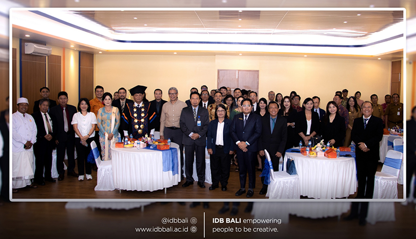 www.nusabali.com-menyongsong-kepemimpinan-baru-di-idb-bali-dr-i-kadek-pranajaya-st-sh-mt-mh-resmi-dilantik-menjadi-rektor-idb-bali-periode-2024-2028