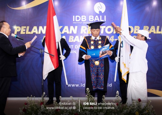 Nusabali.com - menyongsong-kepemimpinan-baru-di-idb-bali-dr-i-kadek-pranajaya-st-sh-mt-mh-resmi-dilantik-menjadi-rektor-idb-bali-periode-2024-2028