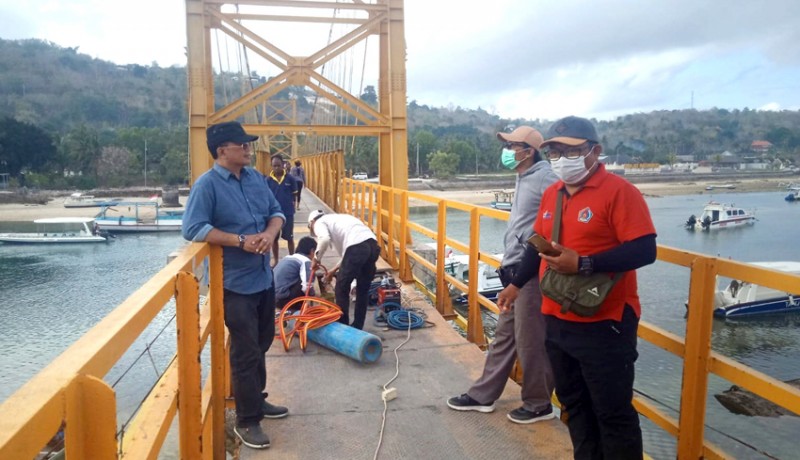 www.nusabali.com-8-bidang-plat-jembatan-kuning-rusak