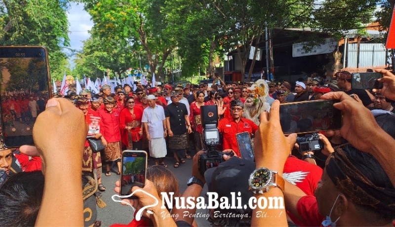 www.nusabali.com-daftar-pilgub-bali-koster-giri-bawa-mobil-hias-dan-defile-kesenian