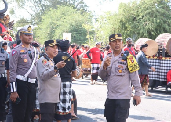 Nusabali.com - polres-gianyar-amankan-pendaftaran-pilkada-gianyar