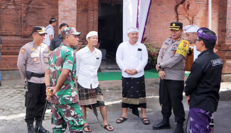 www.nusabali.com-polres-bangli-kerahkan-ratusan-personel-amankan-pendaftaran-3-paket-cabup-cawabup