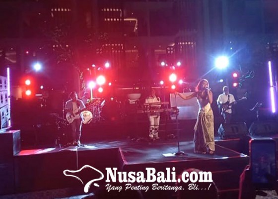 Nusabali.com - indra-lesmana-dan-eva-celia-jadi-bintang-o-beach-music-festival-2024