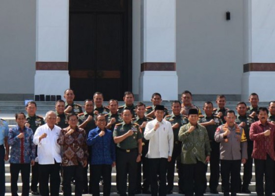 Nusabali.com - jokowi-minta-maaf-ke-tni-dan-polri