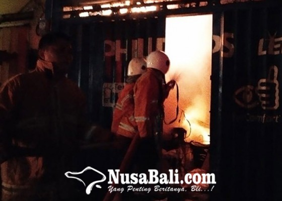 Nusabali.com - dipicu-percikan-api-dupa-toko-listrik-di-pasar-anyar-terbakar