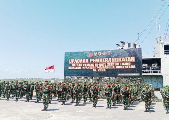 Nusabali.com - isak-tangis-iringi-keberangkatan-350-prajurit-ke-perbatasan-timor-leste