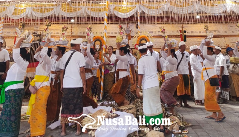 www.nusabali.com-puncak-ngaben-massal-desa-adat-batuan-gelar-upacara-nilapati