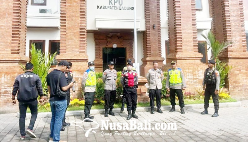 www.nusabali.com-kantor-kpu-dan-bawaslu-badung-dijaga-ketat