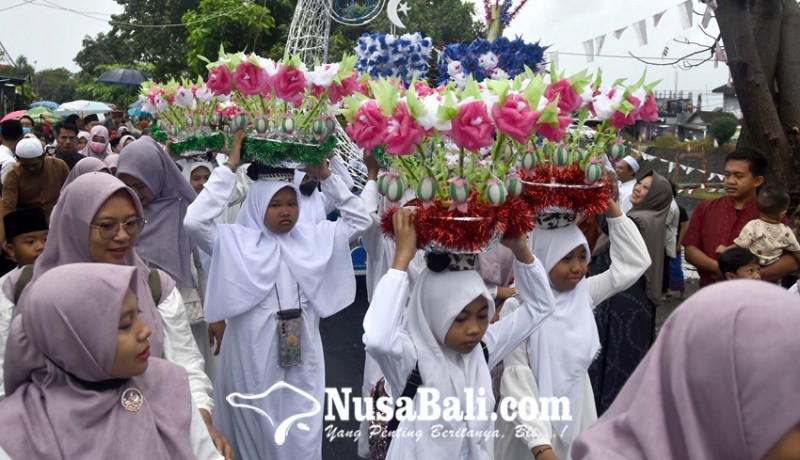 www.nusabali.com-muslim-kepaon-semarakkan-maulid-nabi-di-tengah-hujan