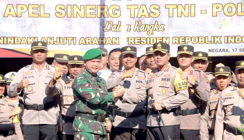 www.nusabali.com-kapolres-dandim-bertukar-apel-jam-pimpinan