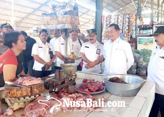 Nusabali.com - bupati-dana-pantau-kenaikan-harga-daging-babi