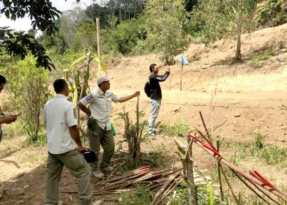 Nusabali.com - satpol-pp-cek-pembangunan-hotel-di-bukit-payang