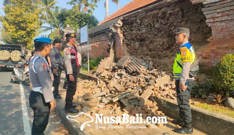 www.nusabali.com-panyengker-puri-ageng-blahbatuh-roboh-diguncang-gempa-magnitudo-48