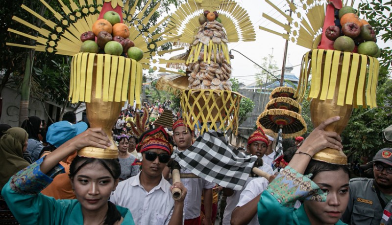 www.nusabali.com-grebeg-apem-sewu-di-solo