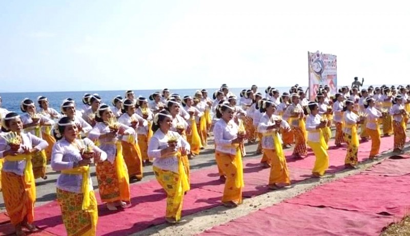 www.nusabali.com-nusa-penida-festival-dimeriahkan-1000-penari-rejang-renteng