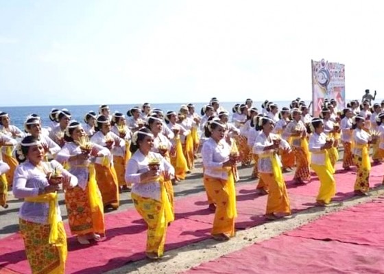 Nusabali.com - nusa-penida-festival-dimeriahkan-1000-penari-rejang-renteng