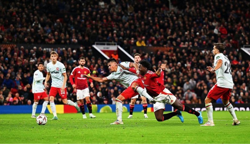 www.nusabali.com-calon-bek-timnas-paksa-manchester-united-gagal-menang-di-old-trafford