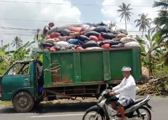 Nusabali.com - pasca-galungan-volume-sampah-di-tabanan-meningkat