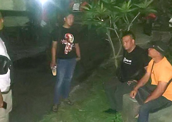 Nusabali.com - curi-handphone-tukang-kebun-ditangkap-polisi