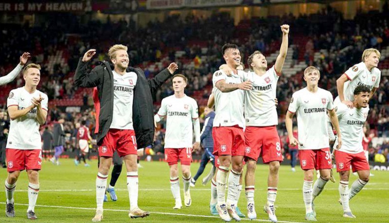 www.nusabali.com-mees-hilgers-main-penuh-fc-twente-sukses-tahan-manchester-united