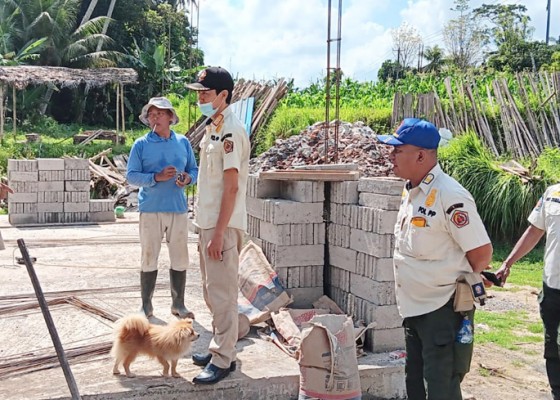 Nusabali.com - satpol-pp-gianyar-stop-pembangunan-akomodasi-wisata