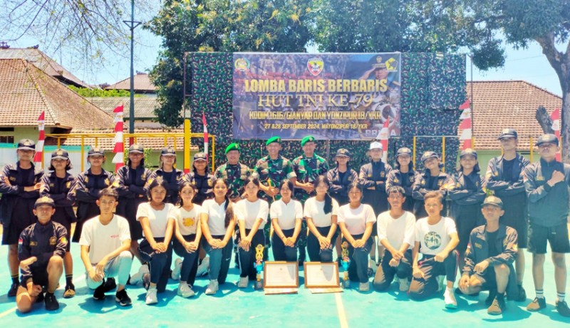 www.nusabali.com-smpn-1-dan-3-sukawati-juara-lomba-pbb-piala-panglima-tni