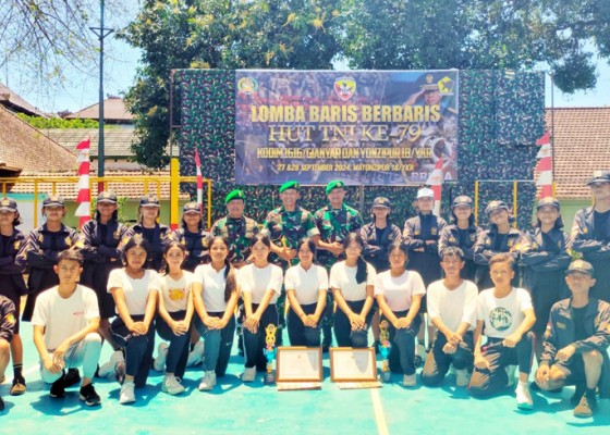 Nusabali.com - smpn-1-dan-3-sukawati-juara-lomba-pbb-piala-panglima-tni