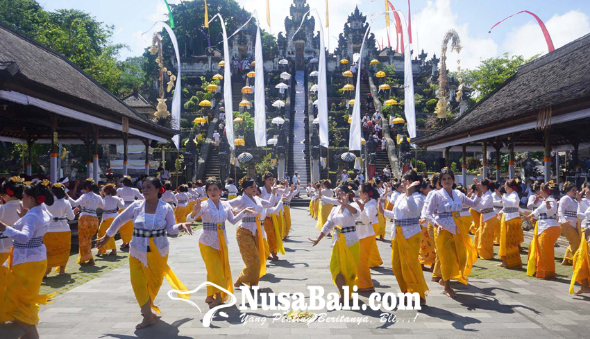 www.nusabali.com-pakis-kecamatan-abang-ngayah-ngarejang-di-lempuyang