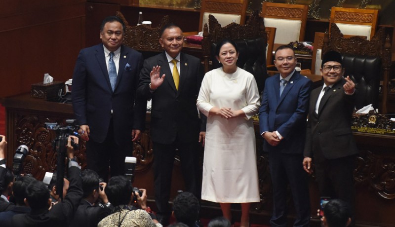 www.nusabali.com-pimpinan-dpr-ri-berpamitan-di-sidang-paripurna-terakhir