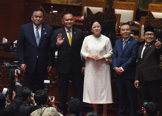 Nusabali.com - pimpinan-dpr-ri-berpamitan-di-sidang-paripurna-terakhir