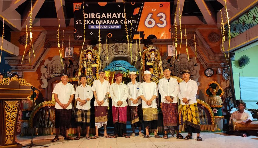 www.nusabali.com-st-eka-dharma-canti-banjar-yang-batu-kauh-rayakan-hut-ke-63