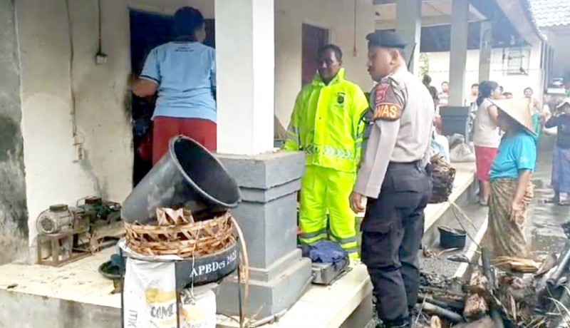 www.nusabali.com-dipicu-serabut-kelapa-dapur-warga-desa-taman-terbakar