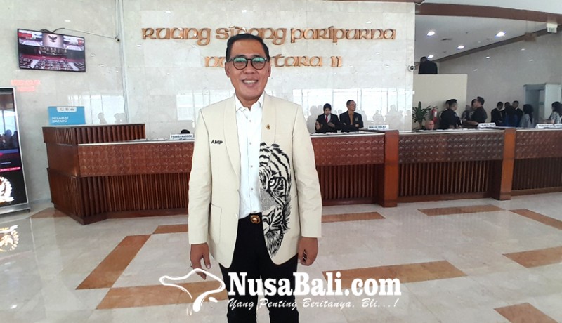 www.nusabali.com-gus-adhi-tuntaskan-amanah-di-senayan