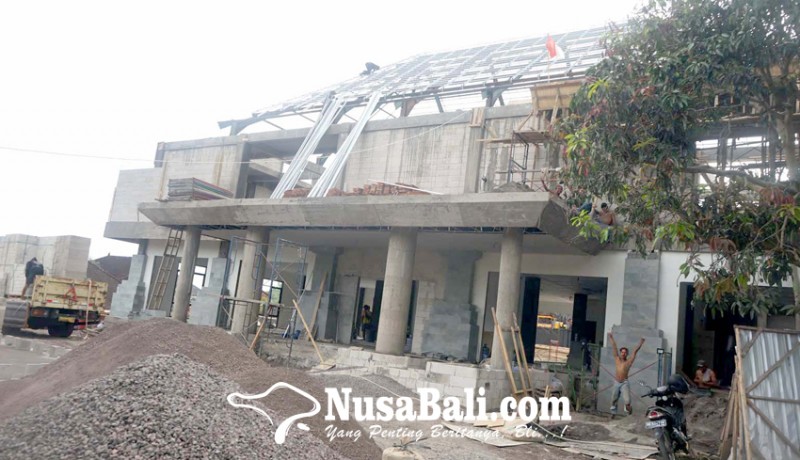 www.nusabali.com-progres-proyek-gedung-perpustakaan-baru-62-persen