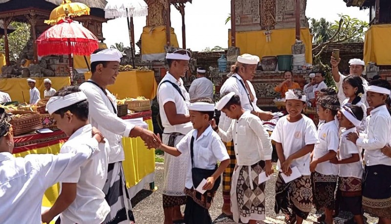 www.nusabali.com-berkah-kunjungan-turis-ke-objek-wisata-suwat-waterfall-gianyar-dirasakan-langsung-krama-setempat