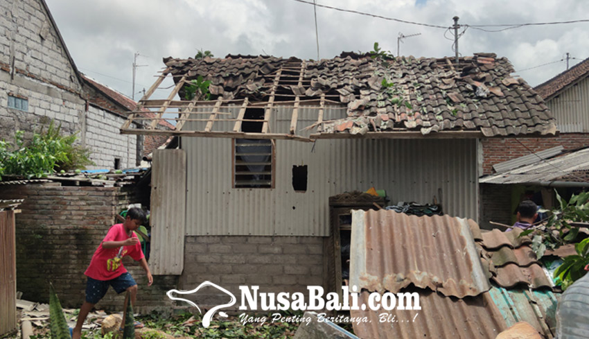 Diterjang Angin Ngelinus, Puluhan Rumah Rusak