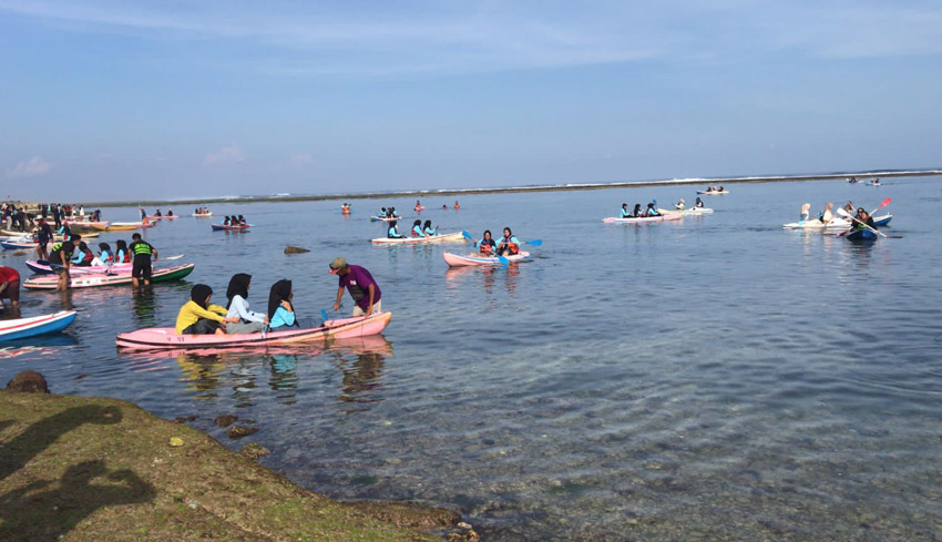 Pantai Pandawa Kebanjiran Pengunjung