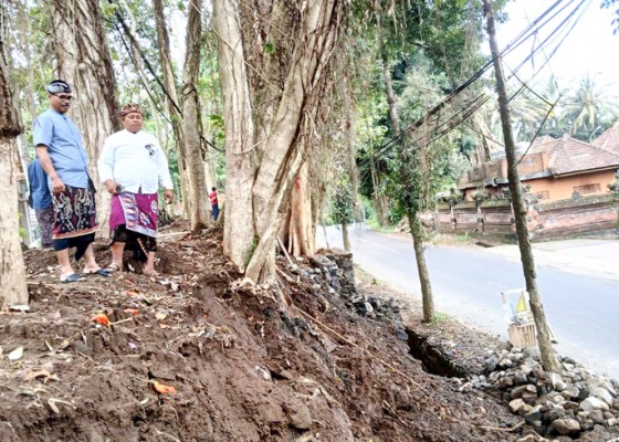 Nusabali.com - rapat-kerja-komisi-iii-dan-dinas-pu-diundur