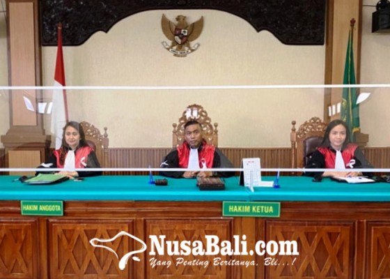 Nusabali.com - hakim-pn-singaraja-sematkan-pita-putih-tuntut-kenaikan-gaji-dan-tunjangan