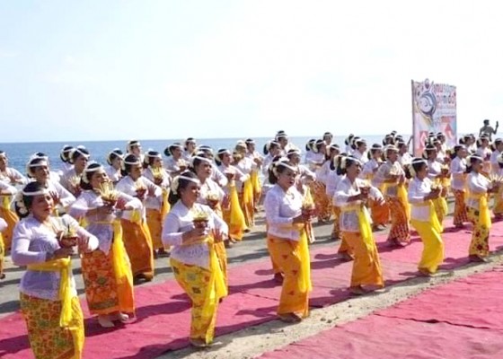 Nusabali.com - nusa-penida-festival-dibuka-hari-ini