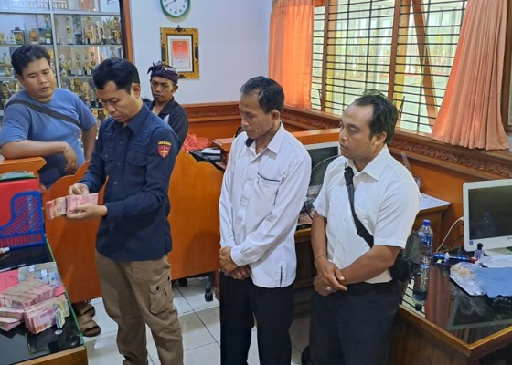 Nusabali.com - kejari-geledah-smkn-1-klungkung