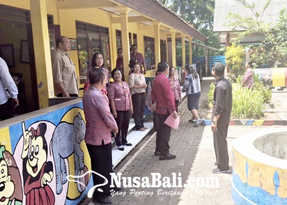 Nusabali.com - komisi-ii-dprd-tabanan-cek-3-sekolah-rusak