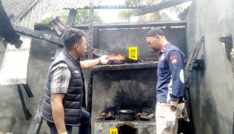 www.nusabali.com-ditinggal-mandi-dapur-terbakar