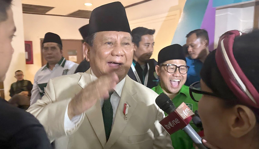 Prabowo: Kalau Diundang PDIP Akan Pakai Dasi Merah