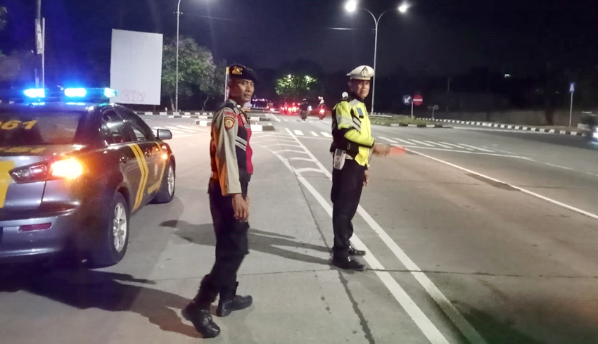 Polsek Blahbatuh Atensi Truk Parkir di Bypass IB Mantra