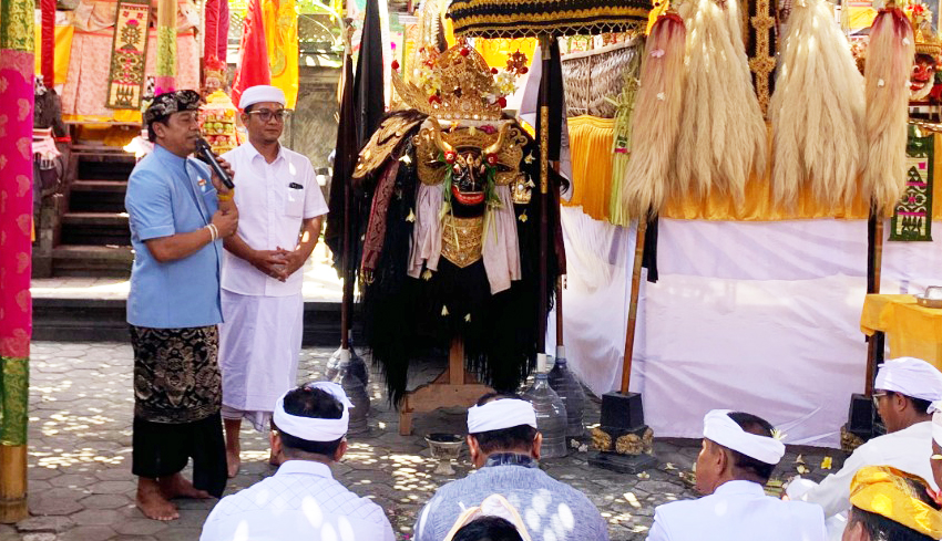 www.nusabali.com-hadiri-pujawali-pura-semer-kembar-bualu-suyasa-didoakan-jadi-bupati-badung